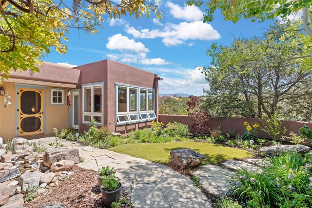 19B Paseo Nopal, Santa Fe, NM 87507