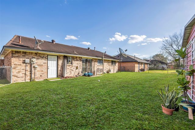 8823 Rutherford Lane, Houston, TX 77088