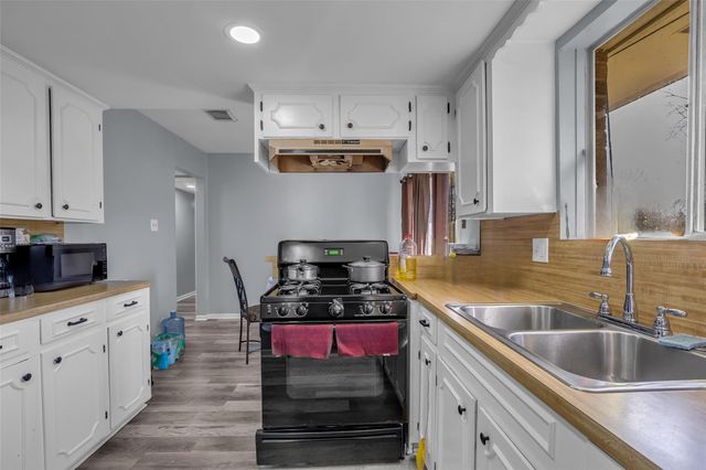 8823 Rutherford Lane, Houston, TX 77088