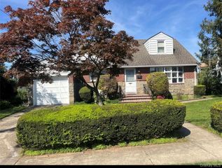 92 Lawrence Street, South Farmingdale, NY 11735