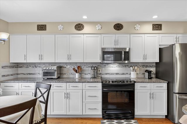 546 Parkland Drive, Rochester Hills, MI 48307