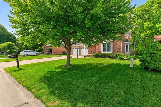 546 Parkland Drive, Rochester Hills, MI 48307