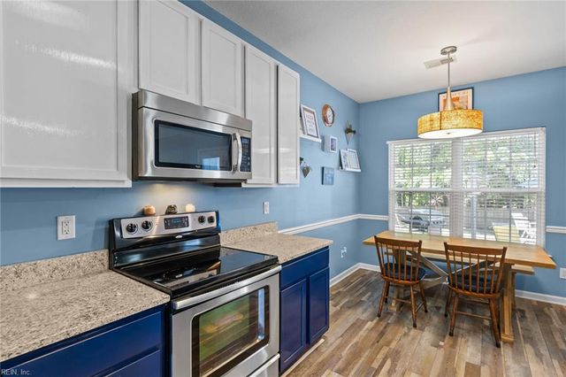 6823 Watch Harbour CIR, Hayes, VA 23072