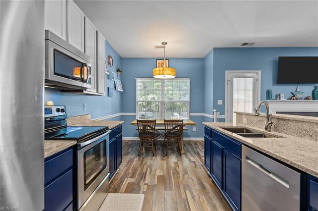 6823 Watch Harbour CIR, Hayes, VA 23072