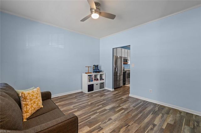 6823 Watch Harbour CIR, Hayes, VA 23072