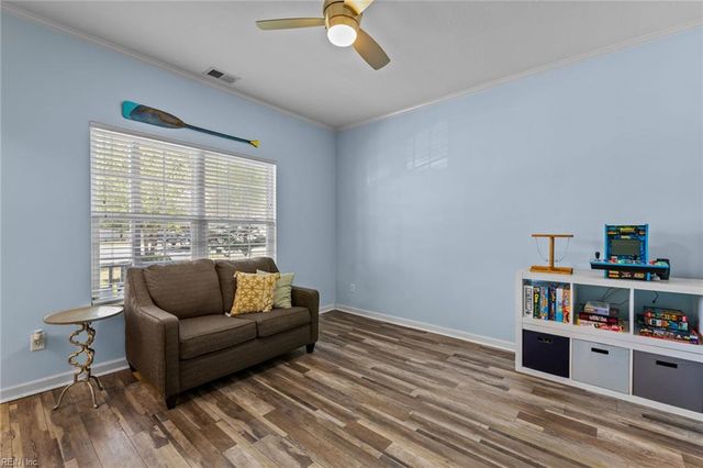 6823 Watch Harbour CIR, Hayes, VA 23072