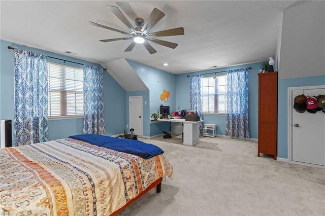 6823 Watch Harbour CIR, Hayes, VA 23072