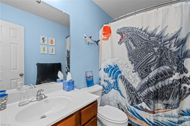 6823 Watch Harbour CIR, Hayes, VA 23072