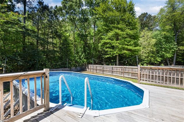 6823 Watch Harbour CIR, Hayes, VA 23072