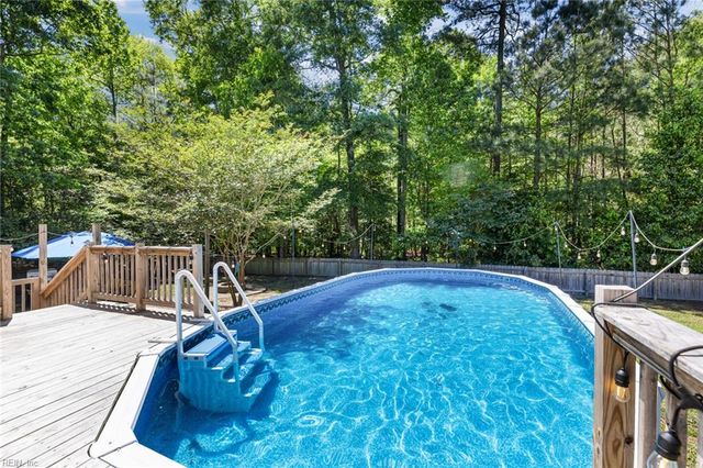 6823 Watch Harbour CIR, Hayes, VA 23072