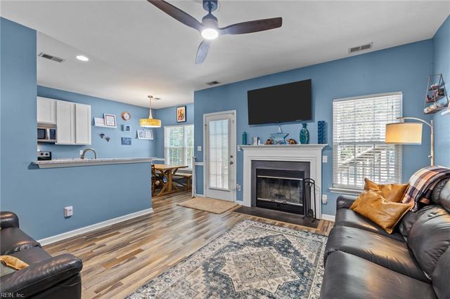 6823 Watch Harbour CIR, Hayes, VA 23072