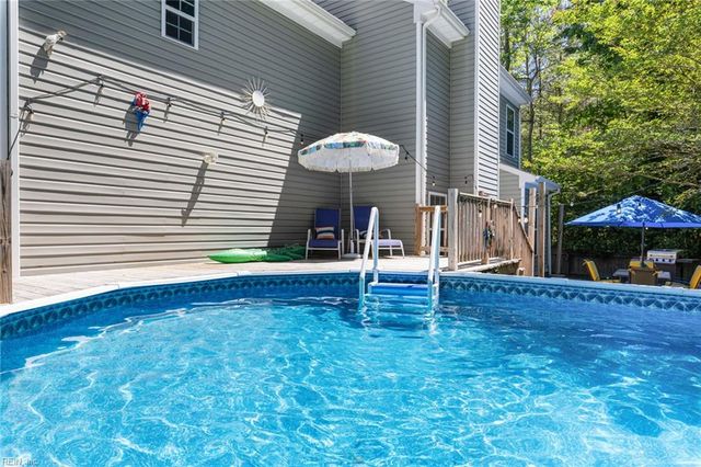 6823 Watch Harbour CIR, Hayes, VA 23072