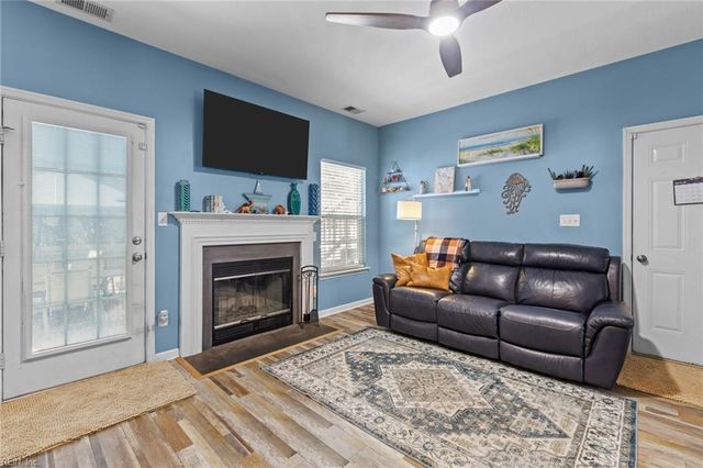 6823 Watch Harbour CIR, Hayes, VA 23072