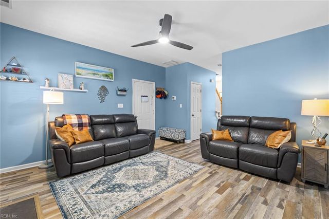 6823 Watch Harbour CIR, Hayes, VA 23072