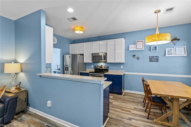 6823 Watch Harbour CIR, Hayes, VA 23072