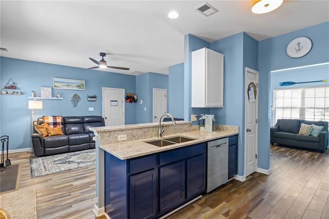 6823 Watch Harbour CIR, Hayes, VA 23072