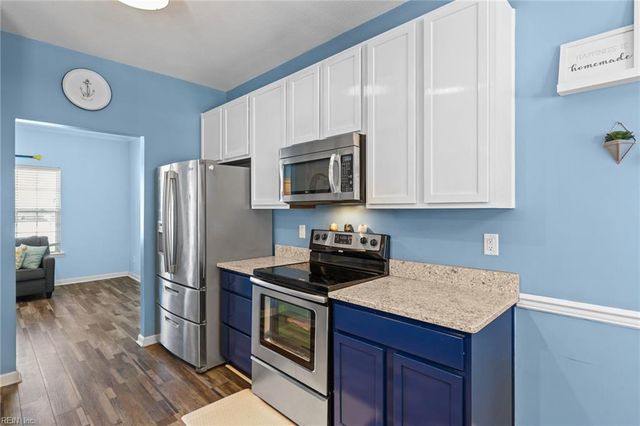 6823 Watch Harbour CIR, Hayes, VA 23072