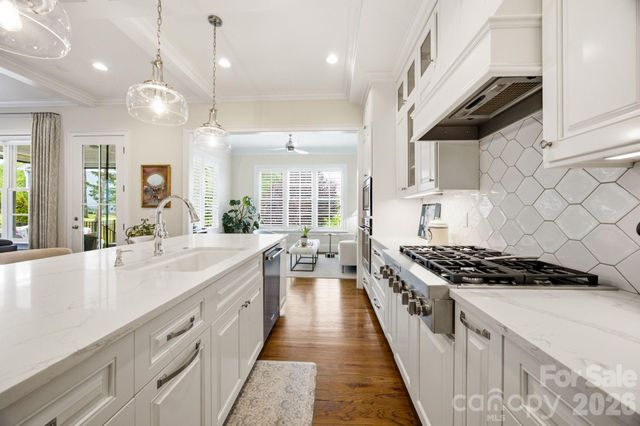 6834 Providence Lane W, Charlotte, NC 28226