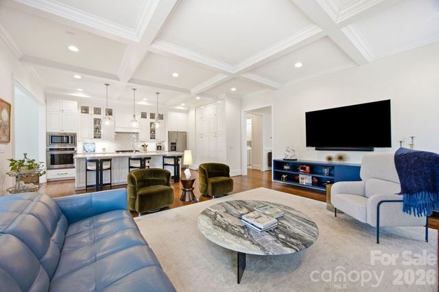 6834 Providence Lane W, Charlotte, NC 28226