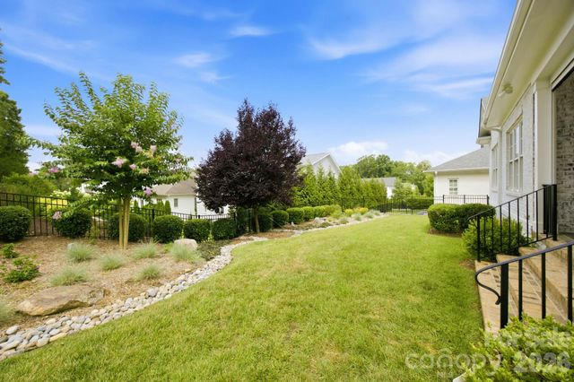 6834 Providence Lane W, Charlotte, NC 28226