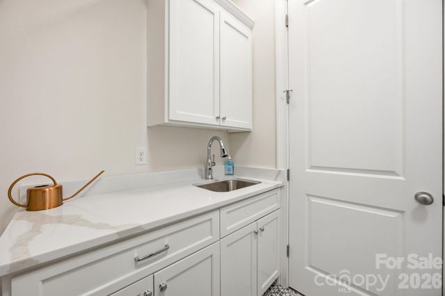 6834 Providence Lane W, Charlotte, NC 28226