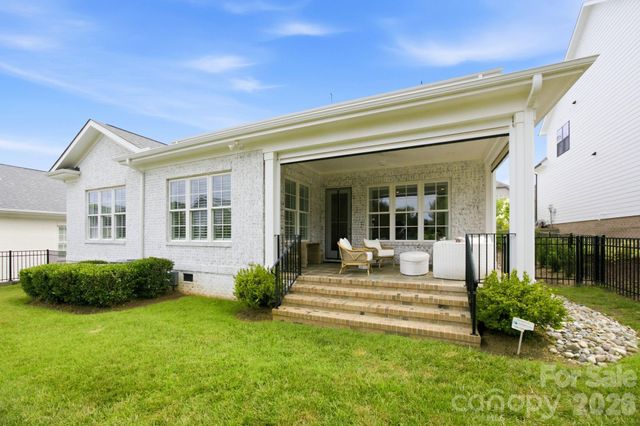 6834 Providence Lane W, Charlotte, NC 28226