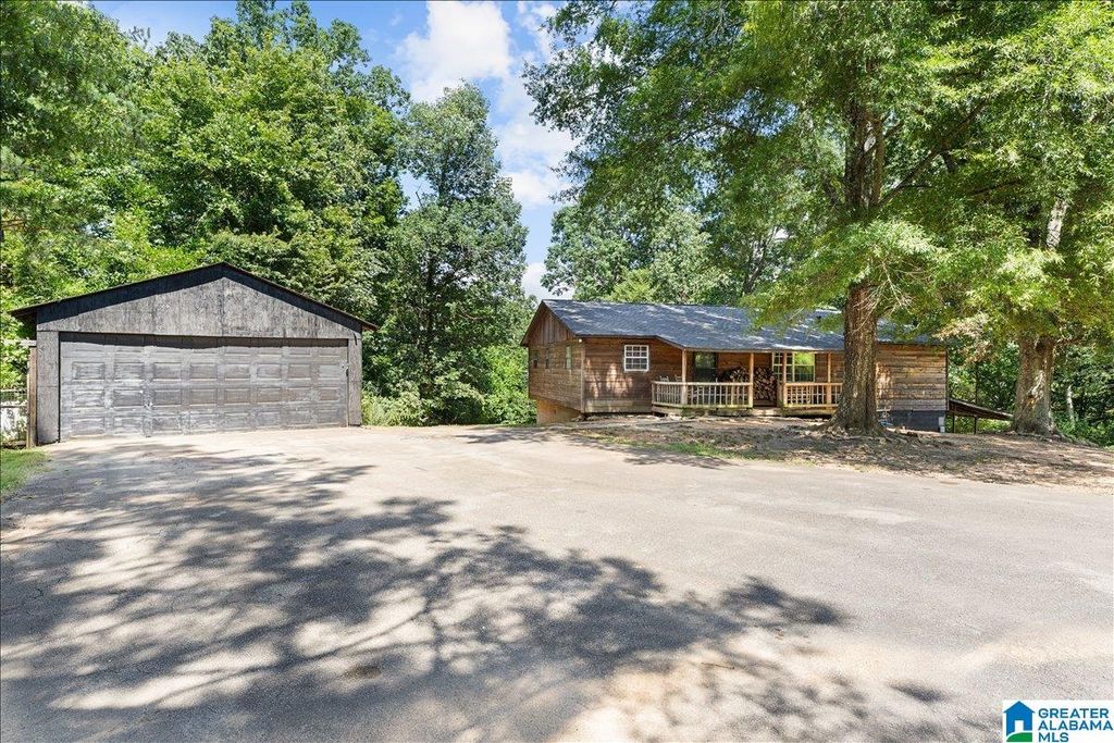 135 BLUFF LANE, Locust Fork, AL 35097