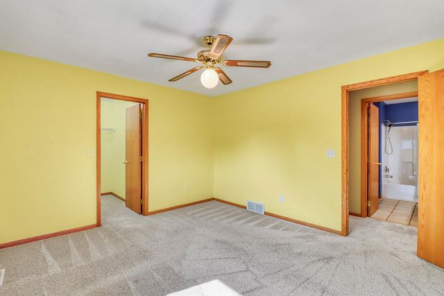 3902 6th Street S, Moorhead, MN 56560