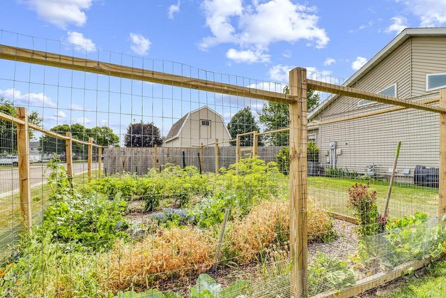 3902 6th Street S, Moorhead, MN 56560