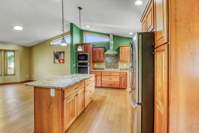 3902 6th Street S, Moorhead, MN 56560