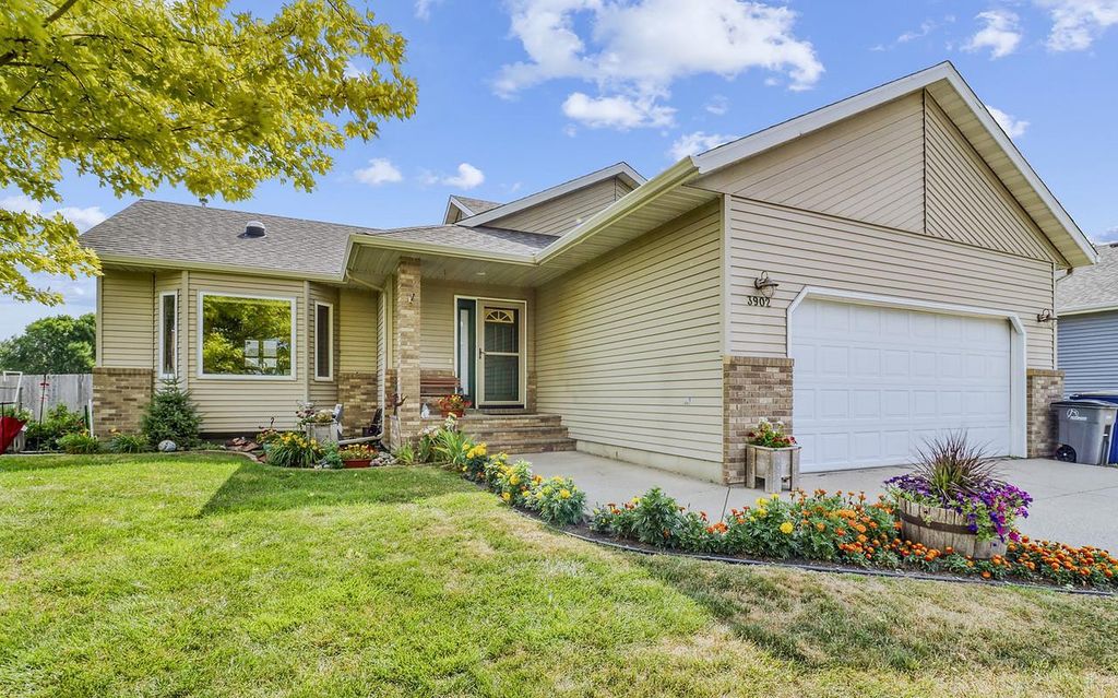 3902 6th Street S, Moorhead, MN 56560