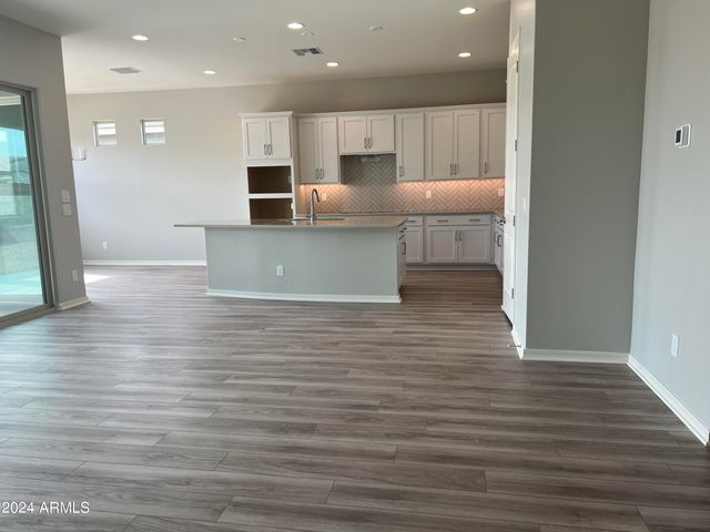 15935 W MONTANA DE ORO Drive, Surprise, AZ 85387