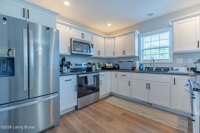 4423 Stone Lakes Dr, Louisville, KY 40299