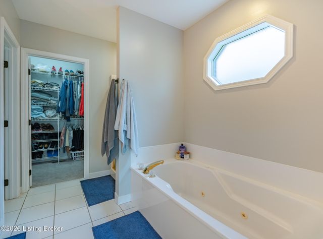 4423 Stone Lakes Dr, Louisville, KY 40299