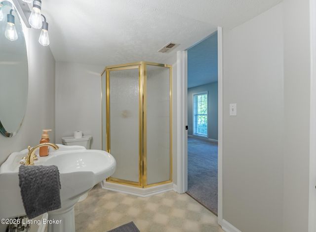 4423 Stone Lakes Dr, Louisville, KY 40299