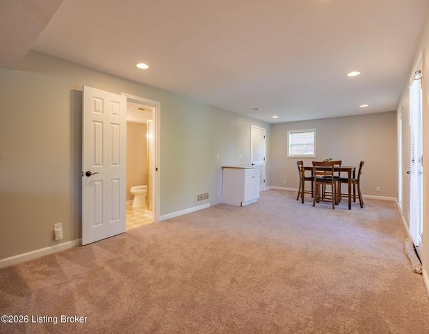 4423 Stone Lakes Dr, Louisville, KY 40299