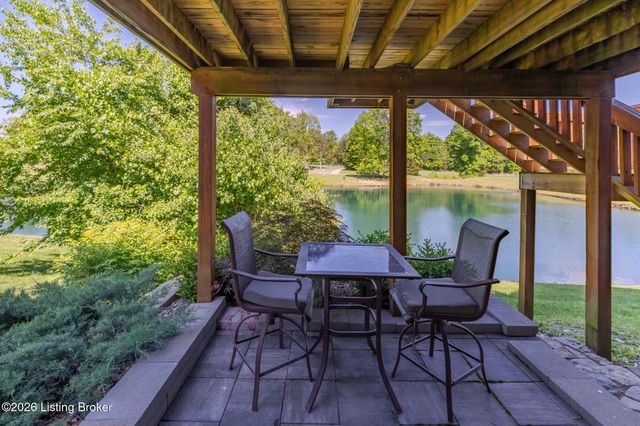 4423 Stone Lakes Dr, Louisville, KY 40299
