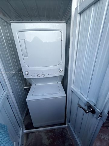 3330 NW 4th St, Miami, FL 33125