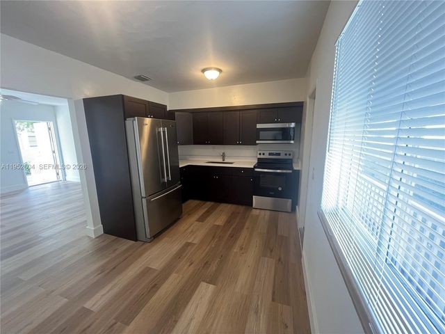 3330 NW 4th St, Miami, FL 33125