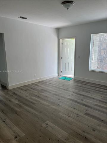 3330 NW 4th St, Miami, FL 33125