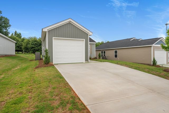 155 Cloverfield Lane, Spartanburg, SC 29303