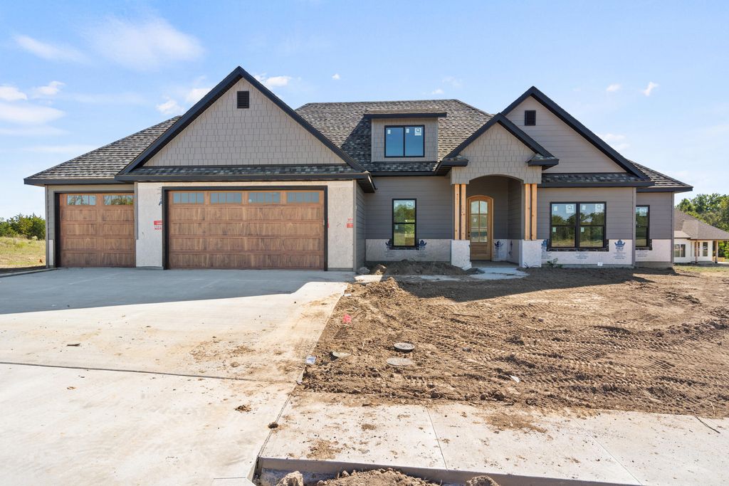 2908 GENESIS DR, Columbia, MO 65201