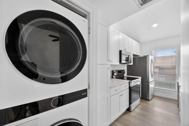 7522 Holly Hill Drive 8, Dallas, TX 75231