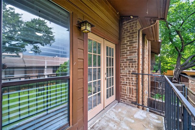 7522 Holly Hill Drive 8, Dallas, TX 75231