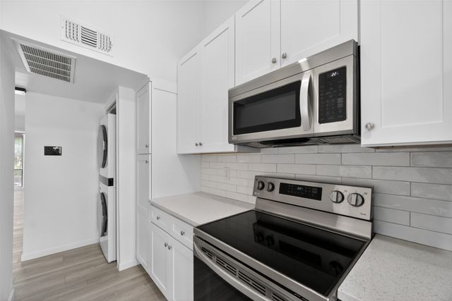 7522 Holly Hill Drive 8, Dallas, TX 75231