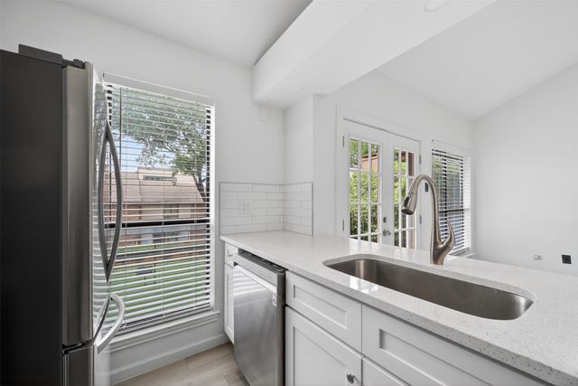 7522 Holly Hill Drive 8, Dallas, TX 75231