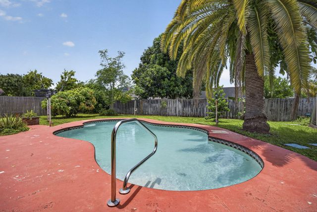 254 LA MANCHA Avenue, Royal Palm Beach, FL 33411