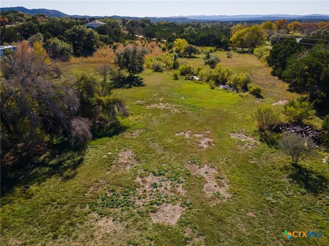 989 oil well Road, Pipe Creek, TX 78063