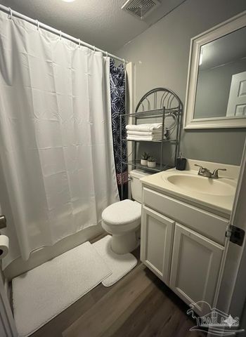 35 Randolph Dr, Pensacola, FL 32506