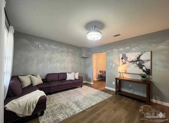 35 Randolph Dr, Pensacola, FL 32506